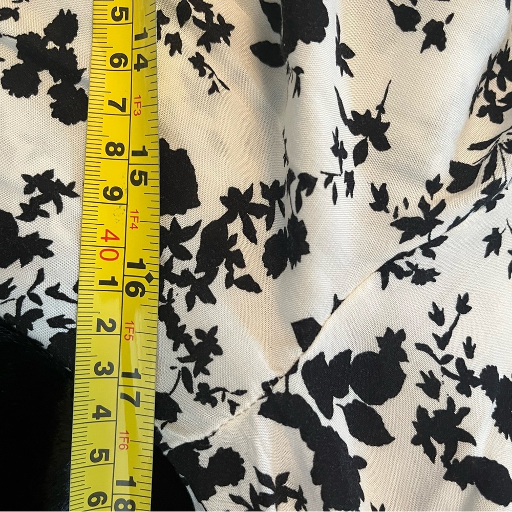 Subtle Puff sleeve Dress - Picture 11 of 12